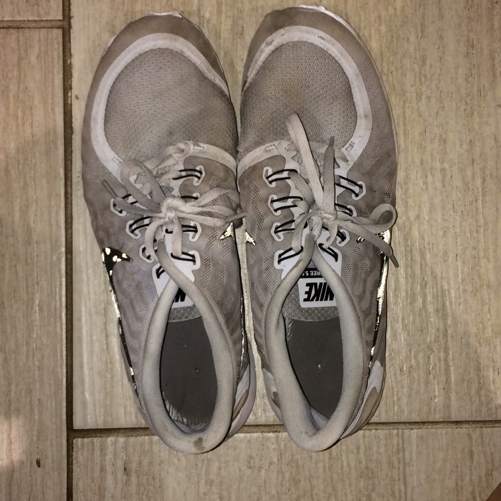 Worn free runs sz 11.5